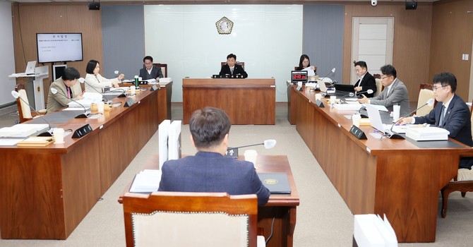 보건복지환경위원회는 10일 인구전략국을 대상으로 행정사무감사를 실시하고 있다. ⓒ 의회사무국