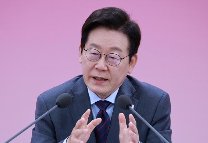 이 대통령은 국민과의 직접 소통을 위해 마련된 '타운홀 미팅'을 오는 14일 경기북부에서 진행한다. ⓒ 연합뉴스