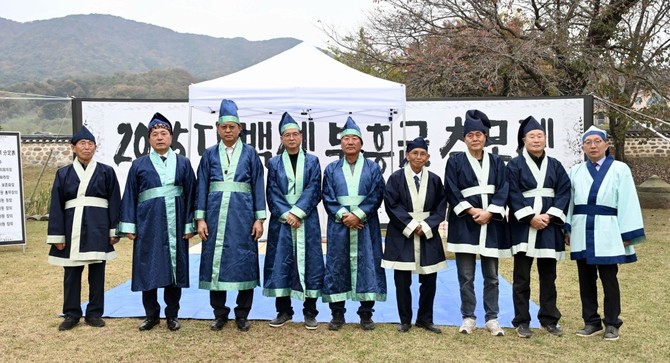 '2025 대백제부흥군추모제'를 개최 후 기념촬영을 하고 있다. ⓒ 예산군