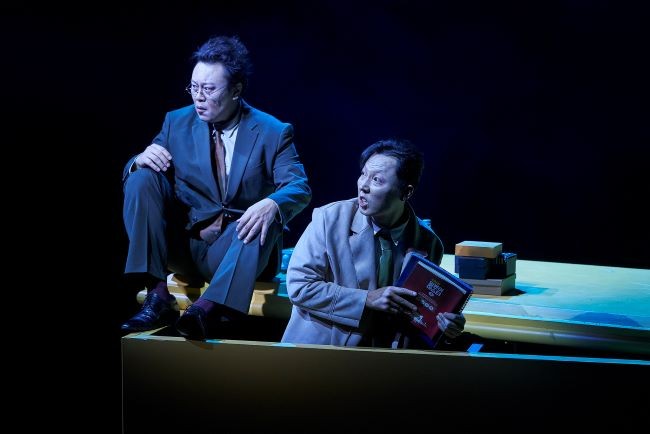 2025 올해의 공연 베스트 7에 선정된 '내 무덤에 너를 묻고' 공연 모습. ⓒ 한국연극