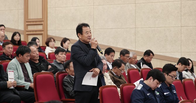 지난 11일 석문문화스포츠센터에서 '도비도-난지도 탄소중립 치유특구' 지정 신청을 위한 주민공청회를 개최하고 있다. ⓒ 당진시