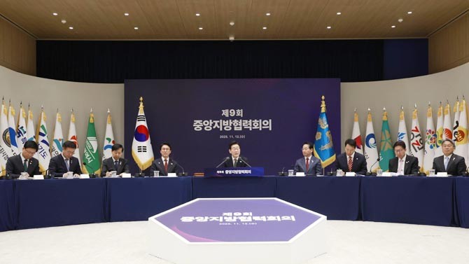 이 대통령은 12일 용산 대통령실에서 중앙지방협력회의를 주재하고, 지특회계 지역자율계정 예산의 증액에 대해 언급했다. ⓒ 연합뉴스