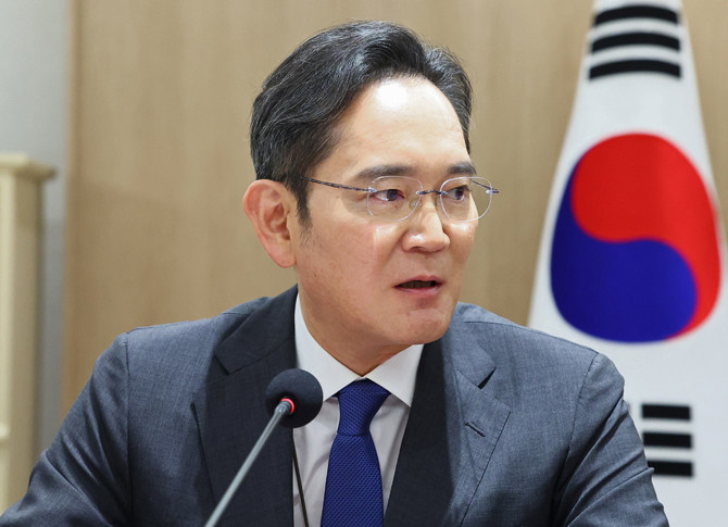 이재용 삼성전자 회장은 이 대통령이 경주 APEC에서 한미 정상회담을 마친 후 '어려운 대외 환경을 맞아 국력을 키워야 되겠다'는 말을 언급하며 △외겨력 △국방력 △문화 자산이 K-컬처는 물론 산업 경쟁력이 국력을 키운데 핵심 요소라고 생각한다고 했다. ⓒ 연합뉴스