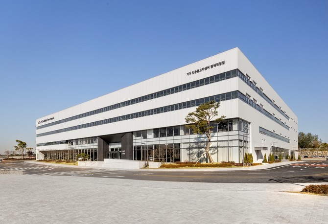 기아 인증중고차 센터 평택 직영점 및 PBV 익스피리언스 센터 외부 전경. ⓒ 기아