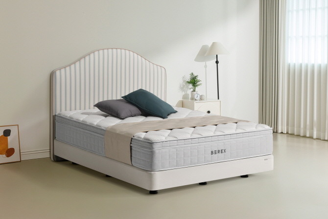 코웨이가 우아한 디자인에 현대적 고급스러움을 더한 '비렉스 루나 프레임'을 출시했다. © 코웨이