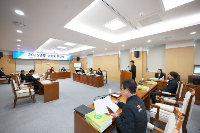 청송군의회 행정사무감사특별위원회 2025년도 행정사무감사 모습. ⓒ 청송군의회