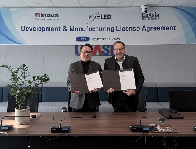 (왼쪽부터) 신동수 코아시아세미 대표이사, 로버트 아이슬레 이노바 사장. ⓒ 코아시아세미