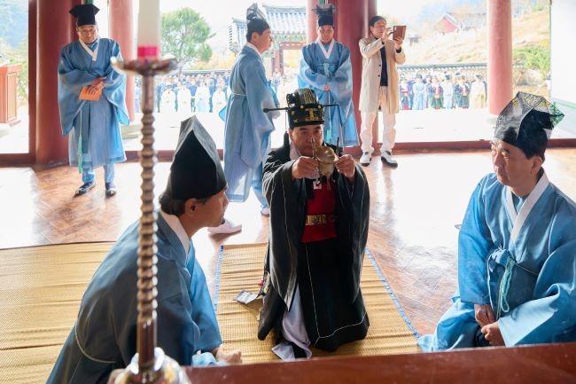 육신사 추계향사에 봉행하고 있는 이만규 대구시의회 의장. ⓒ 대구시의회