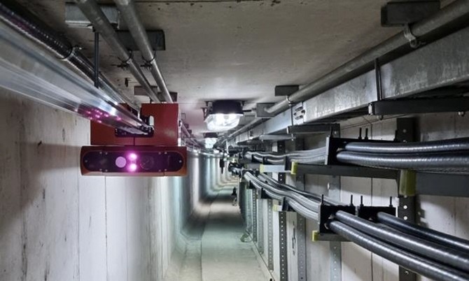 지하공동구에서 시설점검 중인 케이웨더 '에어로봇'의 모습. ⓒ 케이웨더