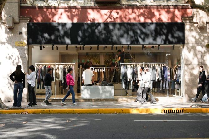 LF 자회사 씨티닷츠의 밀레니얼 캐주얼 브랜드 '던스트(Dunst)'가 중국 상하이에 팝업 스토어를 열고 글로벌 브랜드로의 성장 행보를 이어간다. © LF