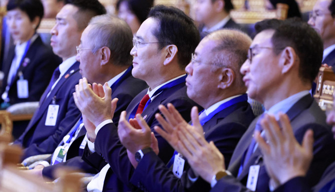 G20 정상회의 참석에 앞서 UAE를 국빈 방문 중인 이 대통령은 19일(현지시간) '한-UAE 비즈니스 라운드테이블'에 참석한다. ⓒ 연합뉴스