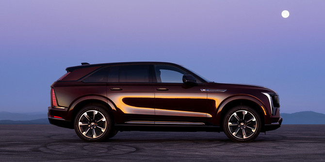 에스컬레이드 IQ는 캐딜락의 시그니처 디자인을 미래지향적으로 재해석해 강렬하면서도 세련된 존재감을 완성했다. ⓒ 캐딜락코리아