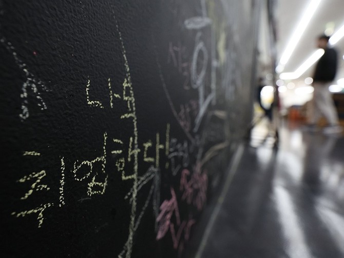 청년고용 정책이 확대되고 있지만 대부분 단기 경험에 그쳐 장기 경력·고용 안정으로 이어지지 못하는 구조적 한계가 여전히 해결되지 않고 있다. © 연합뉴스