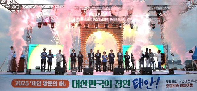 '2025 태안 방문의 해' 방문객 증가(2025년 7월5일 만리포 해수욕장 개장식). ⓒ 태안군