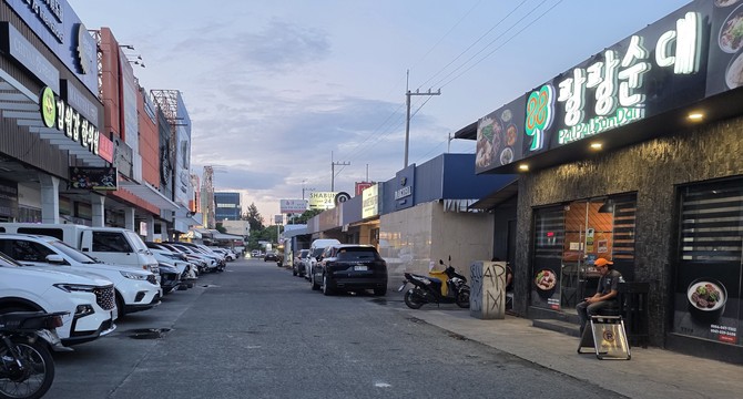 88순대 왼쪽으로 보이는 김원갑 한의원. ⓒ 프라임경제