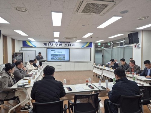 신대 의료·학교 부지 활용 방안 모색하기 위해 해룡면 신대 출장소에서 제1차 주민간담회를 개최했다. ⓒ 순천시