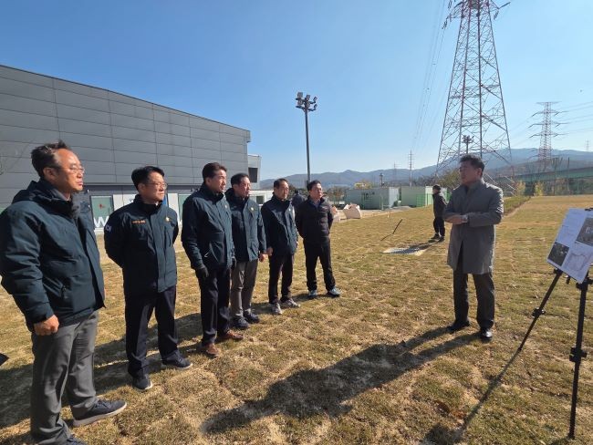 자치행정위원회 남포항 파크골프장 현장 확인 모습. ⓒ 포항시의회