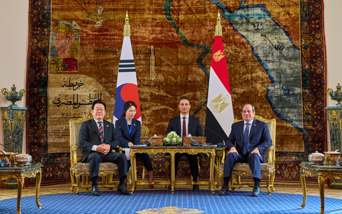 압델 파타 알시시 이집트 대통령은 "오늘 대화에서 양국의 다양한 분야의 더 많은 협력을 이루기 위해 실행적인 거름이 필요하다는 것에 동의했다"며 "특히 인공지능, 통신, 과학정보기술 분야가 중요하다"고 강조했다. ⓒ 연합뉴스