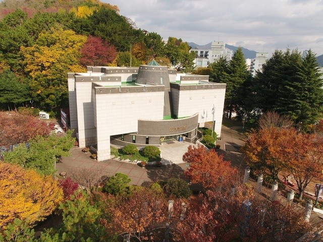 운영계획·시설관리·전시 등 분야에서 객관성 인정받아 '문체부 2025년 공립박물관 평가인증제 인증기관'에 선정된 마산박물관 전경. ⓒ 창원시