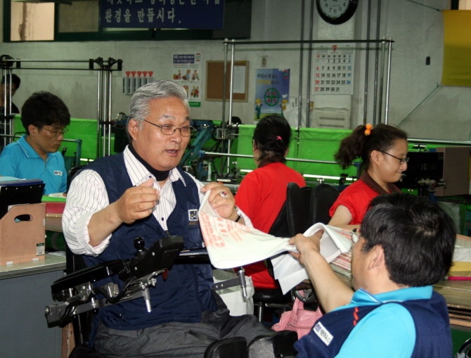 정덕환 씨는 40여년에 걸쳐 장애인의 사회참여를 확대하며 자립 중심의 '생산적 복지' 모델 구축에 힘써왔다. ⓒ HD현대1%나눔재단