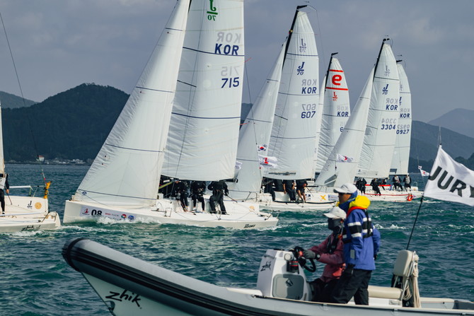 '제13회 경남도지사배 전국요트대회'를 진행하는 사진. ⓒ 고성군