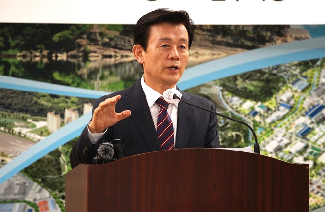 진주시장이 2026년 본예산 1조9452억원 편성을 설명하고 있다. ⓒ 프라임경제