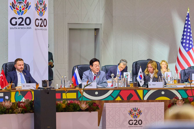 이 대통령은 G20 정상회의 첫 세션에서 △아프리카 등 개도국 부채 취약성 완화 △다자무역체계 기능 회복 △개발협력 효과성 제고 필요성 등을 제시했다. ⓒ 연합뉴스