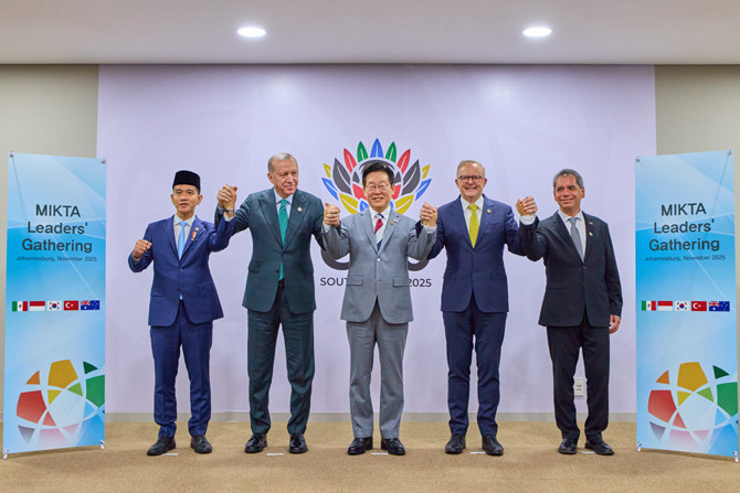 이 대통령은 22일(현지시간) G20 저상회의가 열리는 남아프리카공화국 나스렉 엑스포센터에서 열린 한-믹타 정상회동에 참석했다. ⓒ 연합뉴스