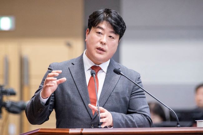 도정질의하고 있는 손희권 경북도의원. ⓒ 경북도의회