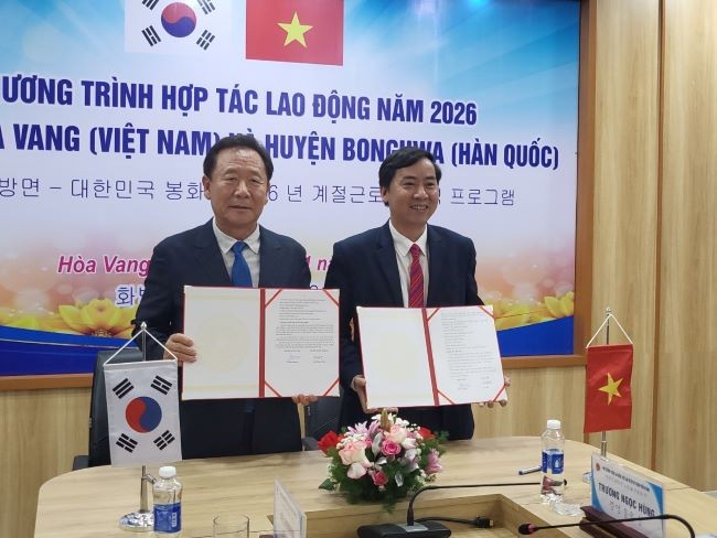 지난 21일 봉화군은 베트남 화방면 인민위원회와 2026년 외국인 계절근로자 도입에 대한 업무협약을 체결했다. ⓒ 봉화군