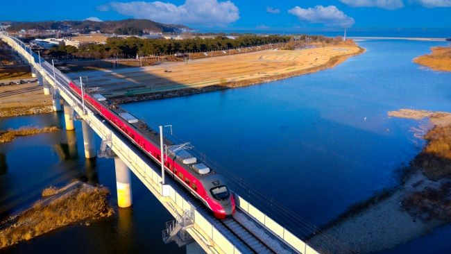 단풍길을 걷고 바다 미식즐기는 울진여행(울진철도). ⓒ 울진군