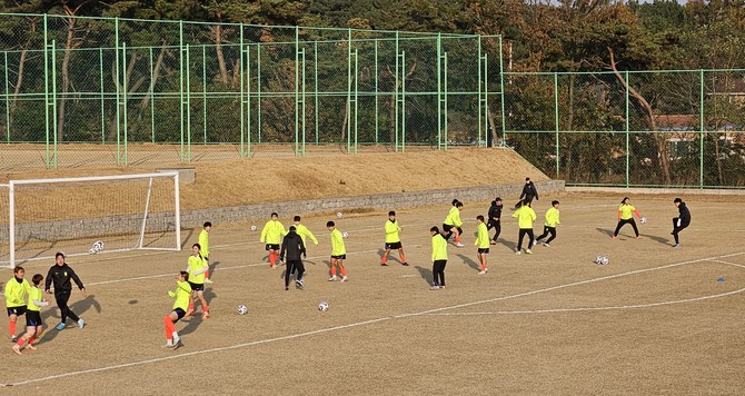 대한민국 여자 U-19 축구대표팀이 20일부터 23일까지 4일간 보령스포츠파크에서 진행한 전지훈련을 진하고 있다. ⓒ 보령시