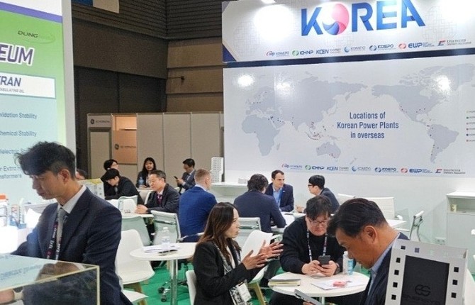 한국 공동관에서 수출 상담이 진행되는 모습. ⓒ 서부발전