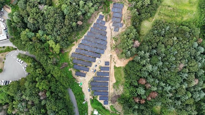 SK이터닉스의 '솔라파크 춘천 군자1호' 태양광 발전소. ⓒ SK이터닉스