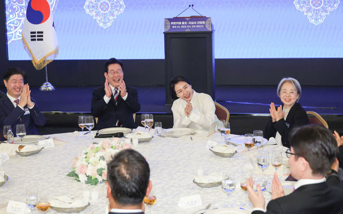 이 대통령은 튀르키에 동포·지상사 간담회에서 동포사회의 목소리를 청취하고 격려하는 시간을 가졌다. ⓒ 연합뉴스