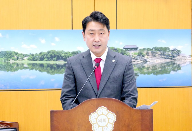 오경훈 진주시의원이 장애인·노인 전동보조기기 보험 안전망 조례안에 대해 설명하고 있다. ⓒ 프라임경제