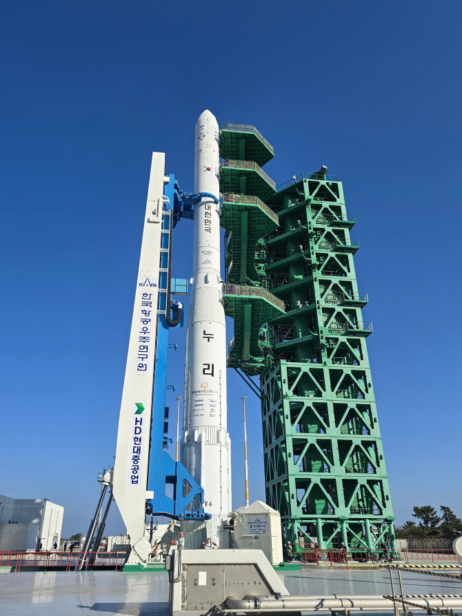 HD현대중공업이 구축한 발사대에서 발사 준비를 마친 누리호. ⓒ HD현대중공업