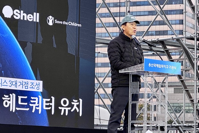 오세훈 서울시장이 27일 서울 용산국제업무지구 기공식에서 비전선포 및 기념사를 하고 있다. = 김주환 기자