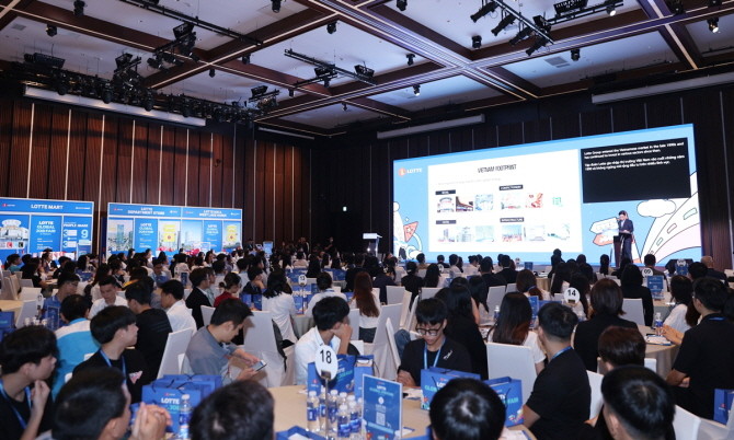 롯데는 우수 인재 확보를 위해 채용과 기업문화 분야에서 트렌드에 따라 인사 제도를 꾸준히 개선해오고 있다. © 롯데