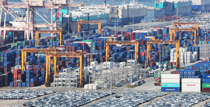 산업생산 지표가 5년 8개월 만에 최대폭으로 감소했다. © 연합뉴스