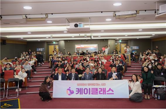 맘스커리어가 주최한 '국회에서 함께하는 육아 공감토크'가 29일 국회의원회관 제2소회의실에서 열렸다. Ⓒ 맘스커리어