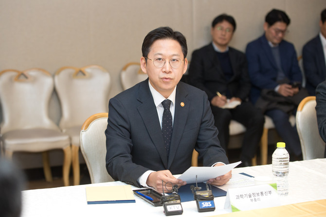 배경훈 부총리 겸 과학기술정보통신부 장관이 30일 오후 서울 종로구 정부서울청사에서 열린 '쿠팡 침해사고 및 개인정보 유출 관련 관계부처 긴급 대책회의'에서 발언하고 있다. ⓒ 과학기술정보통신부