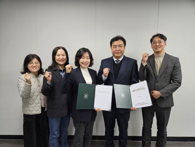 대구 수성구는 지난 27일 어나드 범어 시행사인 대구엠비씨부지복합개발피에프브이와 어나드범어 단지 내 다함께 돌봄센터 및 어린이집 운영을 위한 위·수탁 협약을 체결했다. ⓒ 대구 수성구