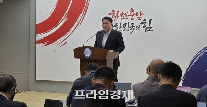 1일 충남도청 브리핑룸에서 기자회견을 개최하고 있는 안호 충남도 산업경제실장. ⓒ 프라임경제