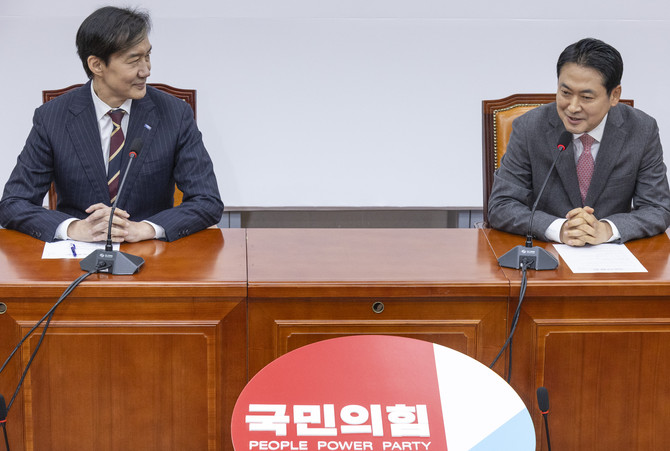 조국 조국혁신당 대표가 장동혁 국민의힘 대표에게 "윤석열 일당과 확실한 절연을 해달라"고 요청했다. © 연합뉴스