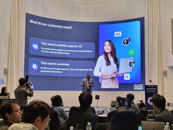 발표하는 마크 해링턴 NICE 부사장. = 김우람 기자