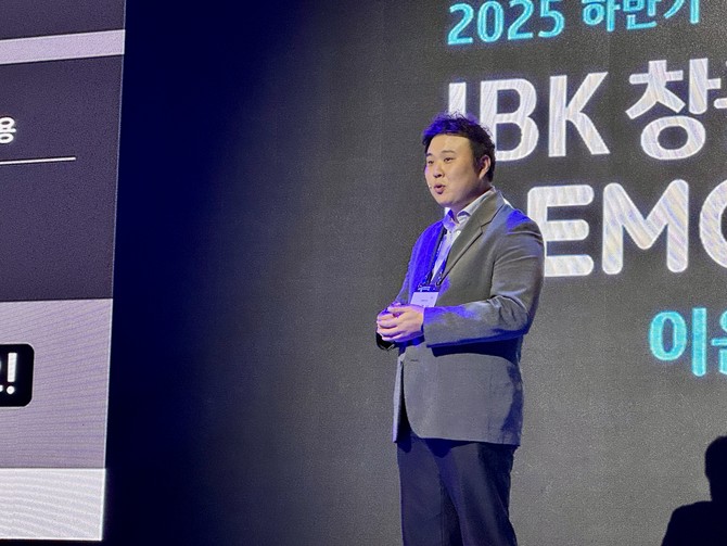 안근선 스페바이오 대표가 식물 조직 배양을 통한 친환경 바이오 소재 생산 기술에 대해 설명하고 있다. = 김주환 기자