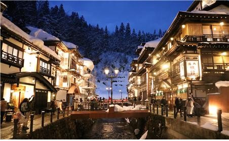 겨울 긴잔온천 저녁 풍경. ⓒ 위키피디아 재팬