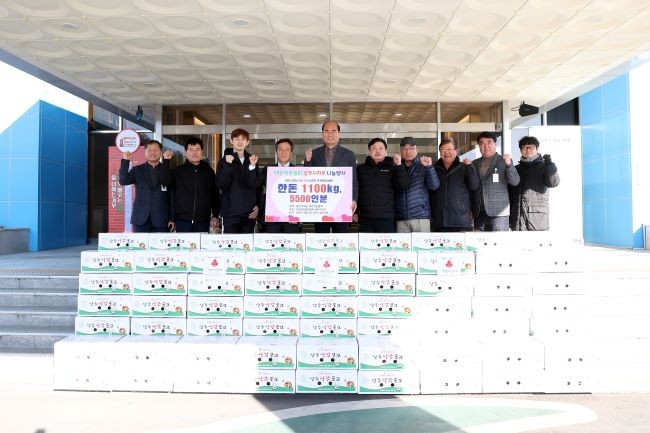 대한한돈협회 상주시지부는 4일 돼지고기 1100kg(800만원 상당)을 상주시에 기탁했다. ⓒ 상주시