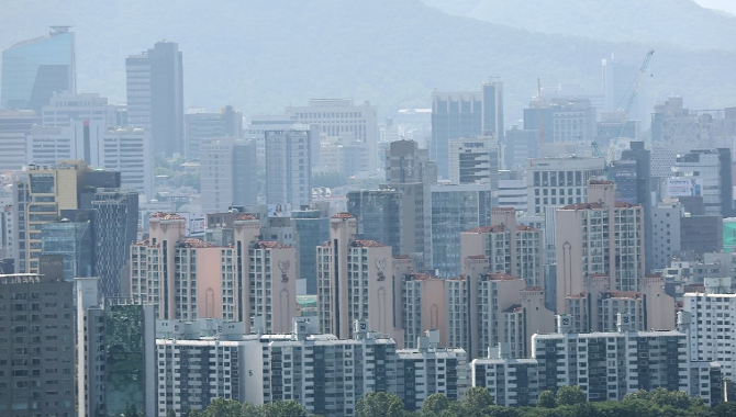 지난 3월 토지거래허가구역으로 묶인 강남 3구와 용산에서 되레 신고가 거래가 늘어난 것으로 나타났다. © 연합뉴스